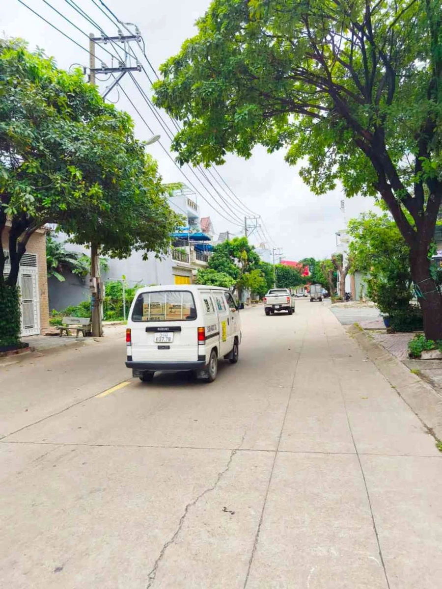 Bán nhà phố 3 tầng 136m2 mặt tiền trung tâm Dĩ An, giá 9,2 tỷ - Ảnh thu nhỏ 5
