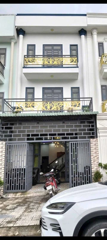Bán nhà 1 trệt 2 lầu 75m2, 4 phòng ngủ, Uyên Hưng