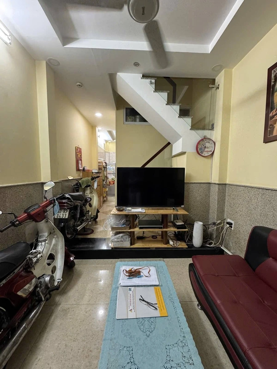 Bán nhà hẻm xe hơi 4 tầng 28,2m2, 4PN, đường Lê Văn Sỹ, Phú Nhuận giá 5,5 tỷ - Ảnh 1