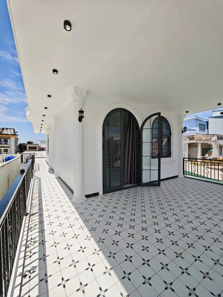 Bán nhà mặt tiền đường Thành Thái, Rạch Giá, 7,25x22,7m, trệt 2 lầu, 4PN, giá 5,49 tỷ - Ảnh thu nhỏ 5