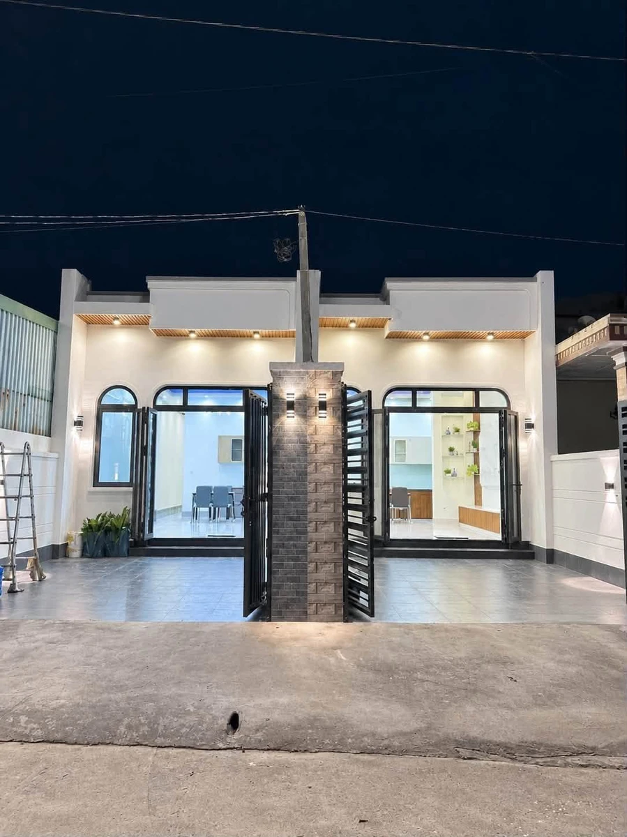 Bán nhà hiện đại 2 phòng ngủ 99m² Thủ Dầu Một, Bình Dương - Ảnh 1