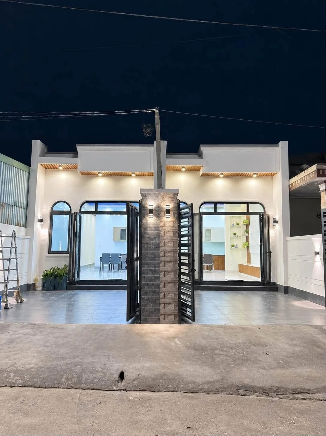 Bán nhà hiện đại 2 phòng ngủ 99m² Thủ Dầu Một, Bình Dương - Ảnh 1