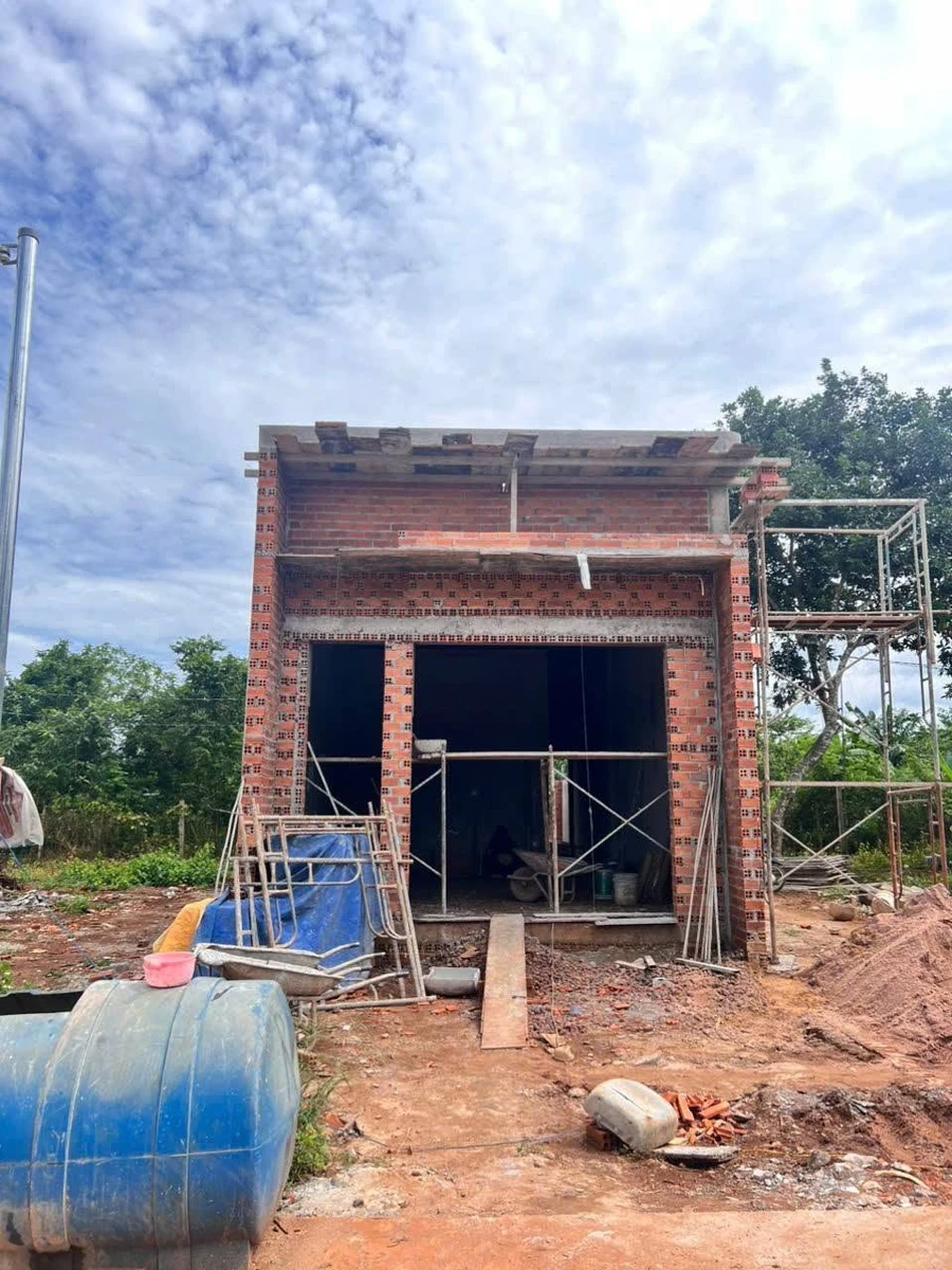 Bán nhà mới xây 5x20m sổ riêng thổ cư giá 1,35 tỷ tại Bình Lộc, Long Khánh - Ảnh 1