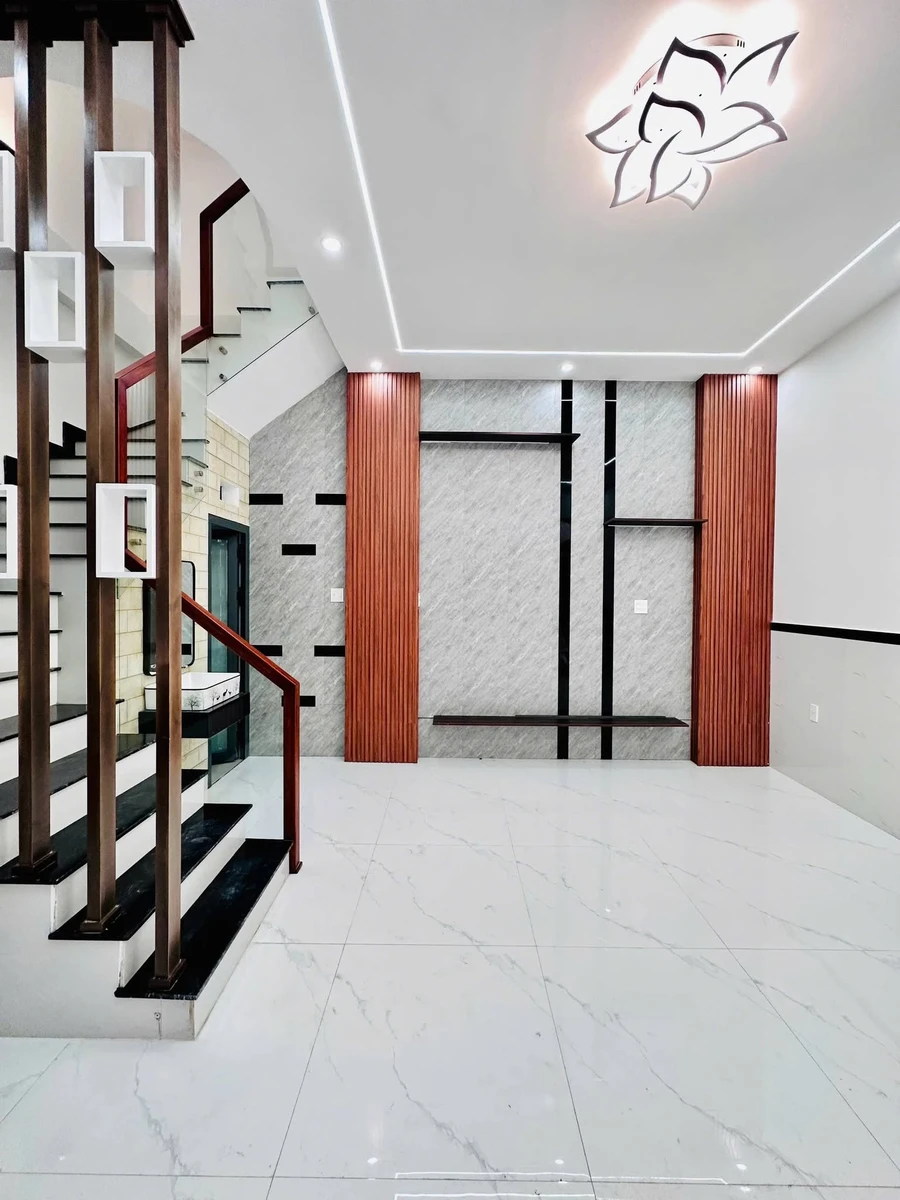 Nhà 3 tầng hẻm Quy Nhơn, 30m2 sàn, 3 PN, 3 WC - Ảnh 1