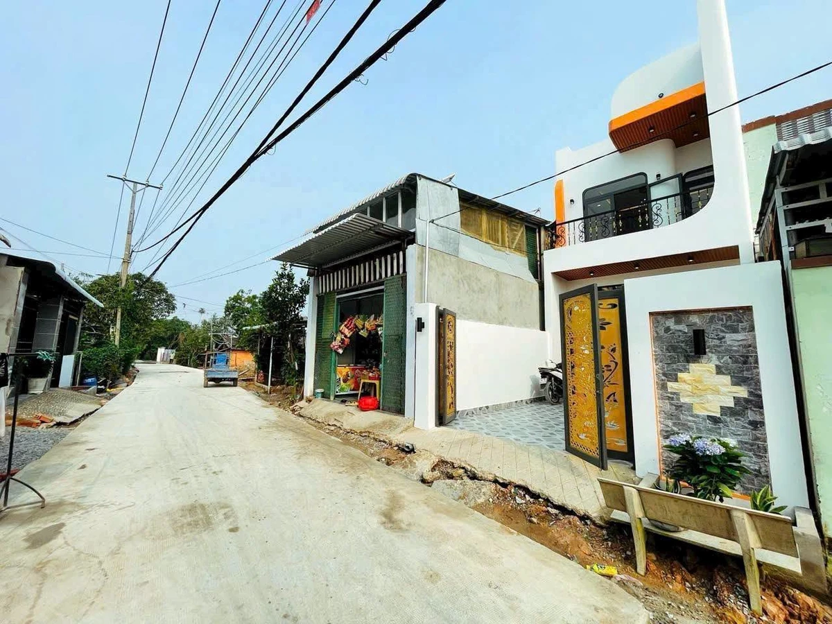 Bán nhà mặt tiền Đức Hòa Tây Ninh, 3PN, 103m², 2 tỷ 850 triệu - Ảnh 1