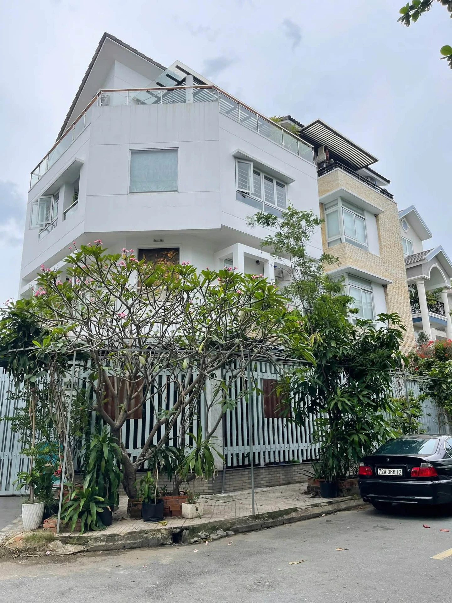 Bán biệt thự góc 2 mặt tiền 199.6m2 Bát Nàn Thủ Đức 45 tỷ - Ảnh 1