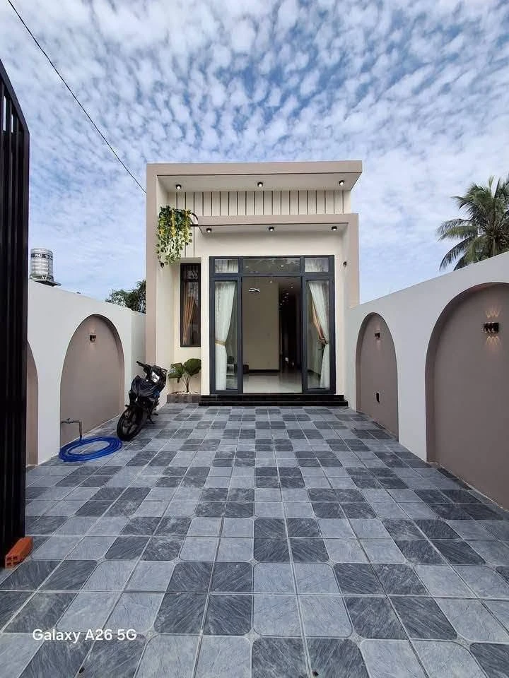 Bán nhà đường nhựa 3 phòng, 5x28,5m thổ cư, gần chợ Long Hải, Phường Long Hoa, Tây Ninh - Ảnh 1