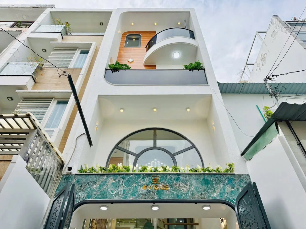 Bán nhà phố mới xây 4PN 56.8m² gần Vincom Quang Trung - Ảnh 1