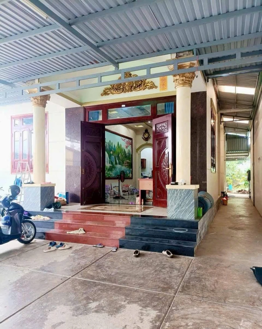 Bán biệt thự sân vườn 350m2 gần chợ Dĩ An, giá 9,9 tỷ - Ảnh thu nhỏ 2