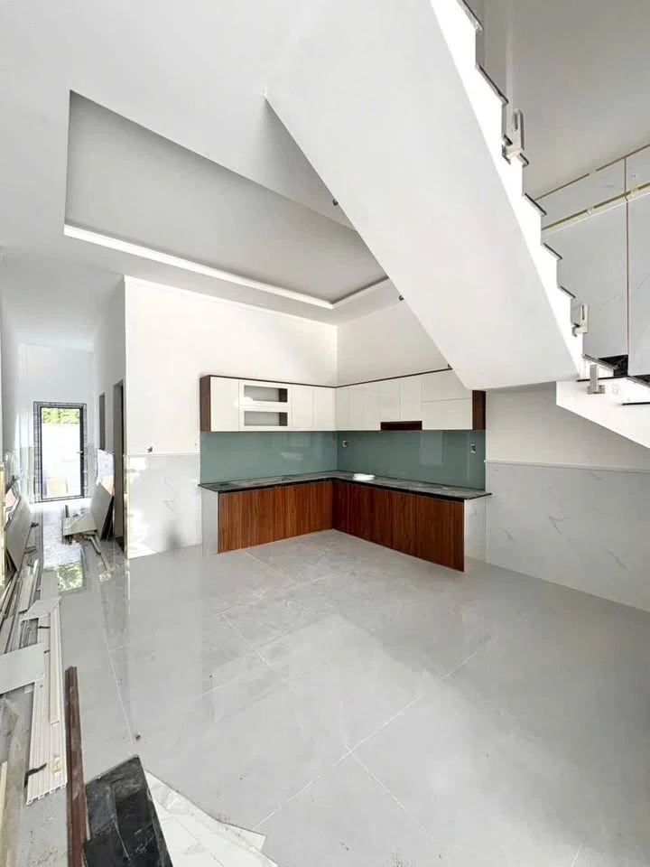 Bán nhà lầu 3PN 120m² gần chợ Thạnh Phú, Bình Chánh, 2 tỷ - Ảnh thu nhỏ 4