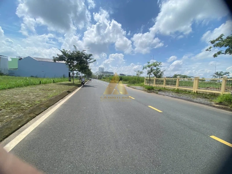 Bán cặp nền đất 10m x 33.4m đường Phan Đình Giót, KDC Minh Thắng, Cà Mau