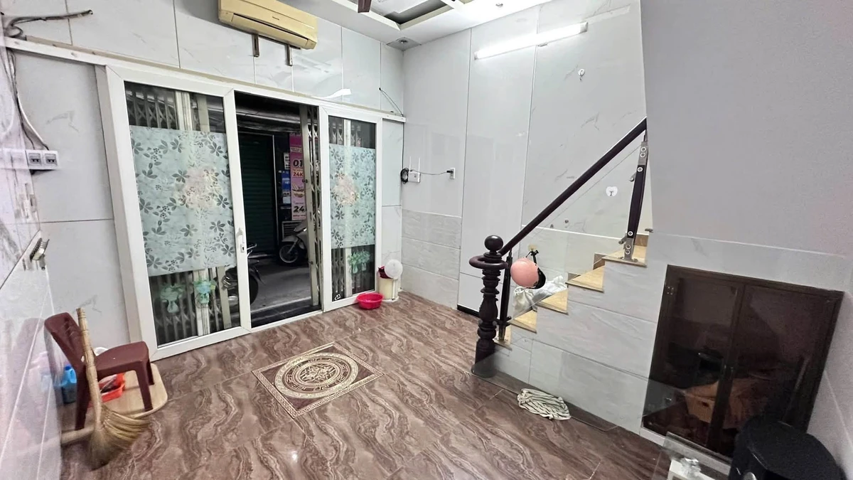 Bán nhà hẻm Đoàn Văn Bơ Quận 4, 26.3m², trệt 2 lầu sân thượng, 2PN 2WC, giá 3.5 tỷ - Ảnh thu nhỏ 2