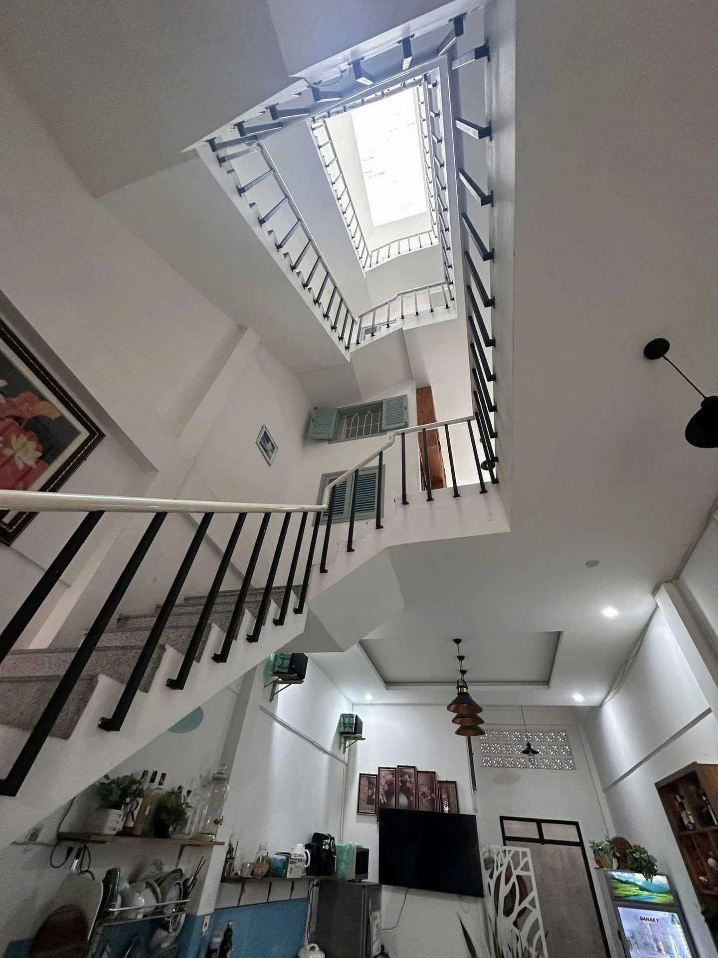 Cho thuê nhà mặt tiền 3 tầng 60m2, 7PN, khu Ghềnh Ráng, Quy Nhơn - Ảnh 1