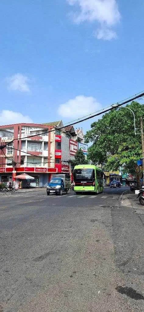 Bán 3 căn nhà mặt tiền Hoàng Diệu 2 Thủ Đức 38 tỷ - Ảnh 1