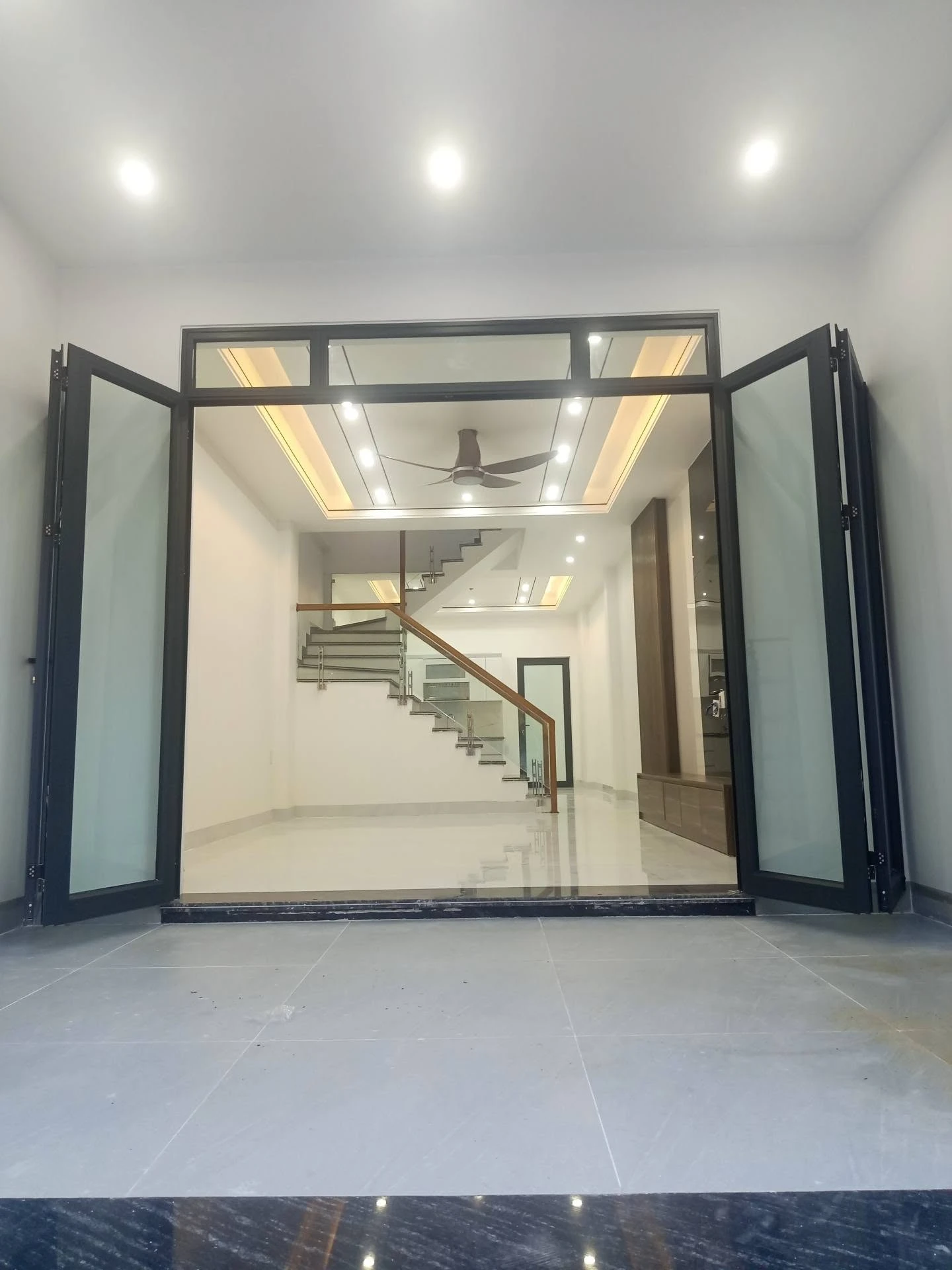 Bán nhà 81m2, 3 phòng ngủ An Dương, giá hơn 2 tỷ - Ảnh 1