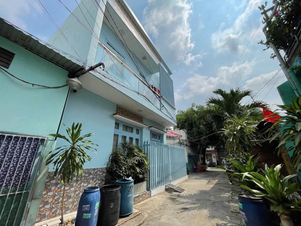 Bán nhà 2 mặt hẻm ô tô 68m² 3 phòng ngủ, 4,8 tỷ Bình Tân - Ảnh 1