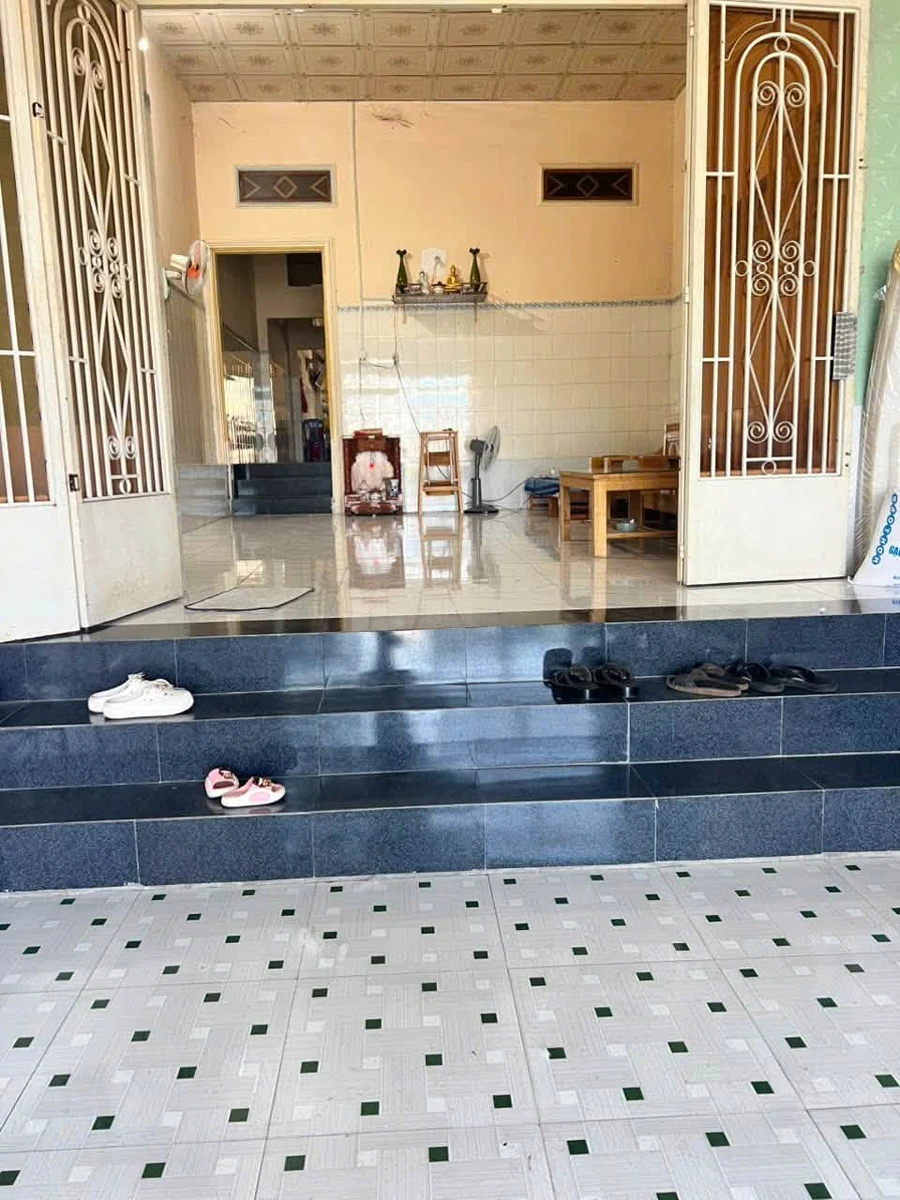 Bán nhà mặt tiền kinh doanh 150m² Bến Cát - Ảnh thu nhỏ 2