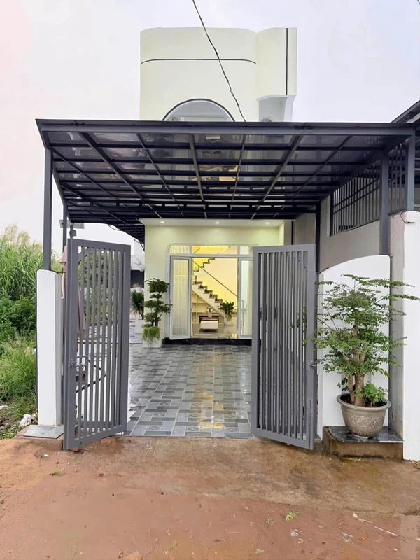 Bán nhà sân vườn 230m2, 3 PN, 2 WC, An Bình, Rạch Giá