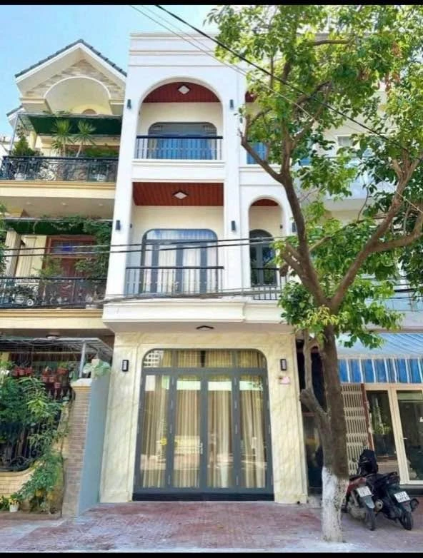 Bán nhà mặt tiền Thanh Niên Quy Nhơn 180m2 4 phòng ngủ 7.2 tỷ