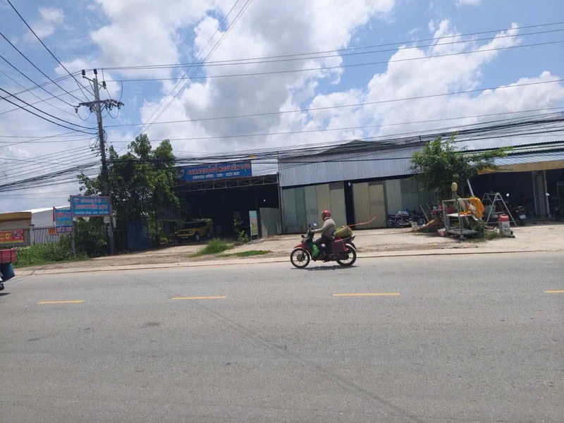 Bán nhà xưởng mặt tiền 590m² Quốc Lộ 50 Cần Giuộc