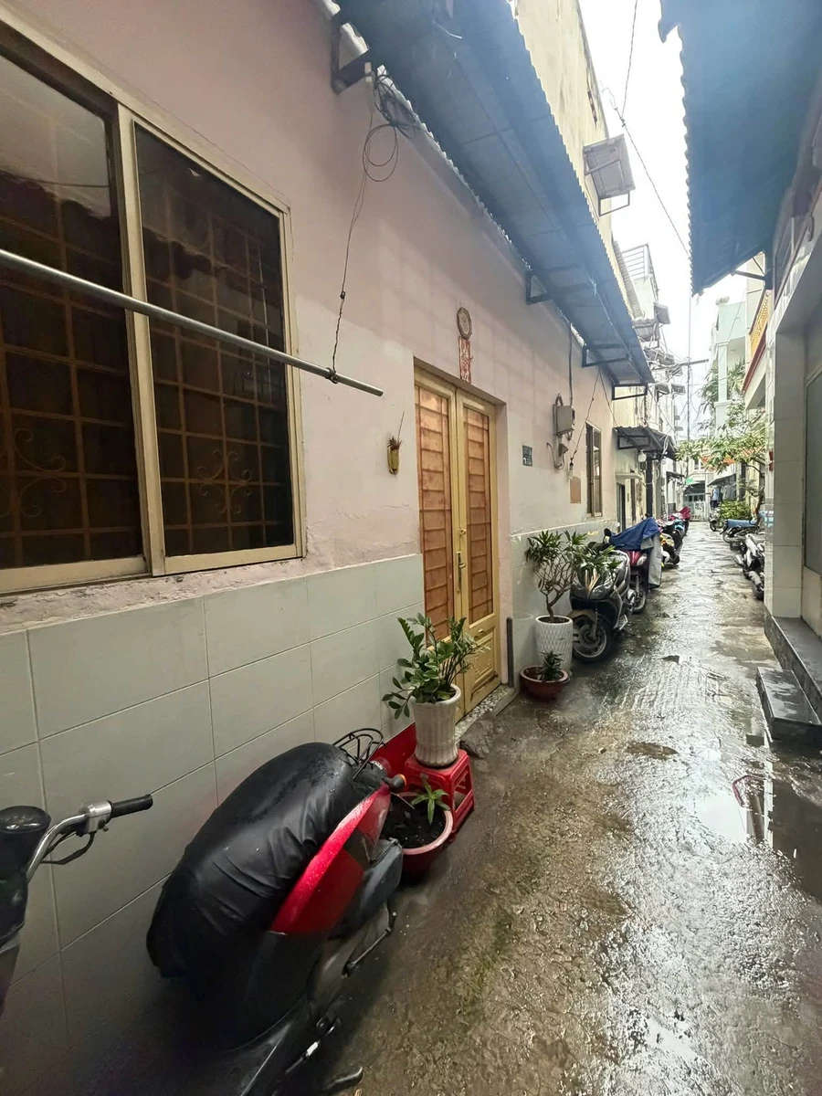 Bán nhà hẻm 9x4,2m Trần Xuân Soạn, Quận 7 - 2,85 tỷ - Ảnh 1