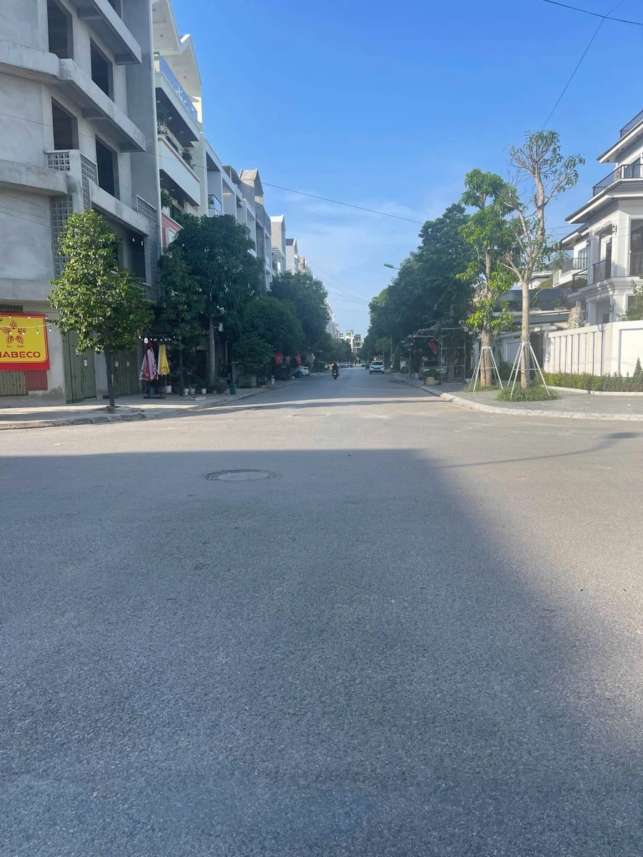 Bán nhà 3 tầng mặt bộ 530m² Nhà Bè, 7 tỷ, full nội thất - Ảnh thu nhỏ 5