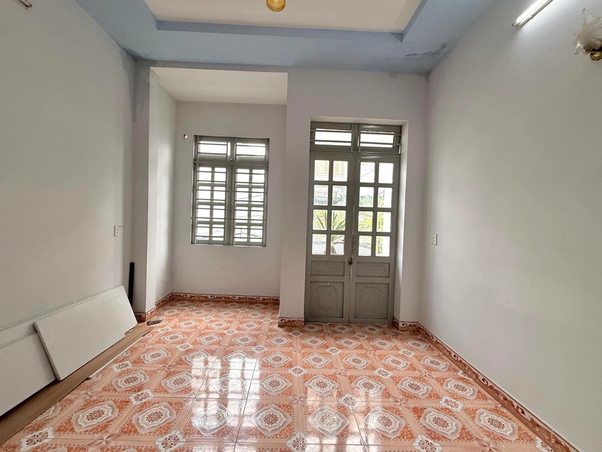 Bán nhà 64m2, 1 trệt 1 lầu, 4PN 2WC gần Hiệp Thành City, Quận 12, giá 4,9 tỷ - Ảnh thu nhỏ 5