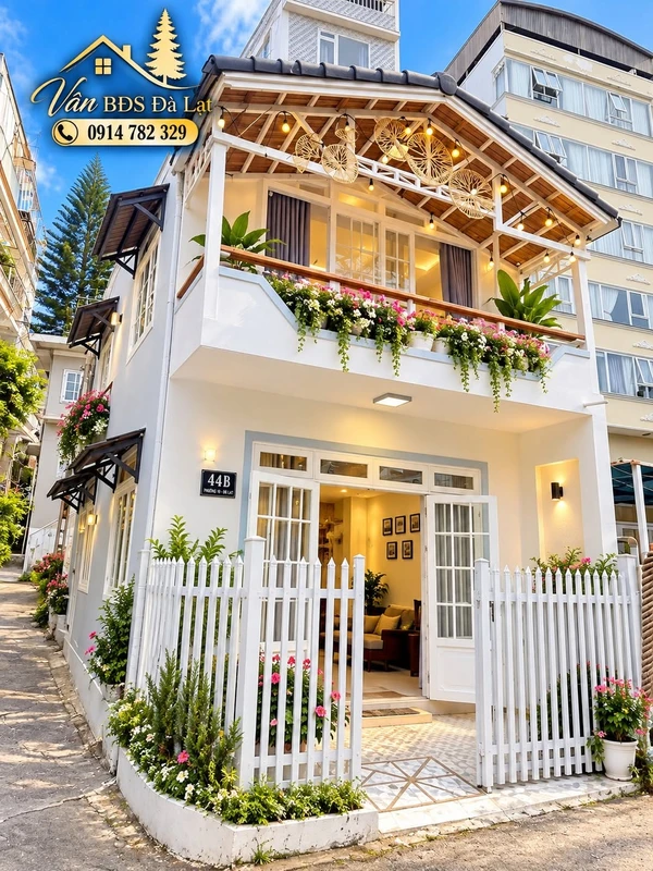 Bán nhà phố homestay 3 mặt tiền 60m² sát suối Đà Lạt