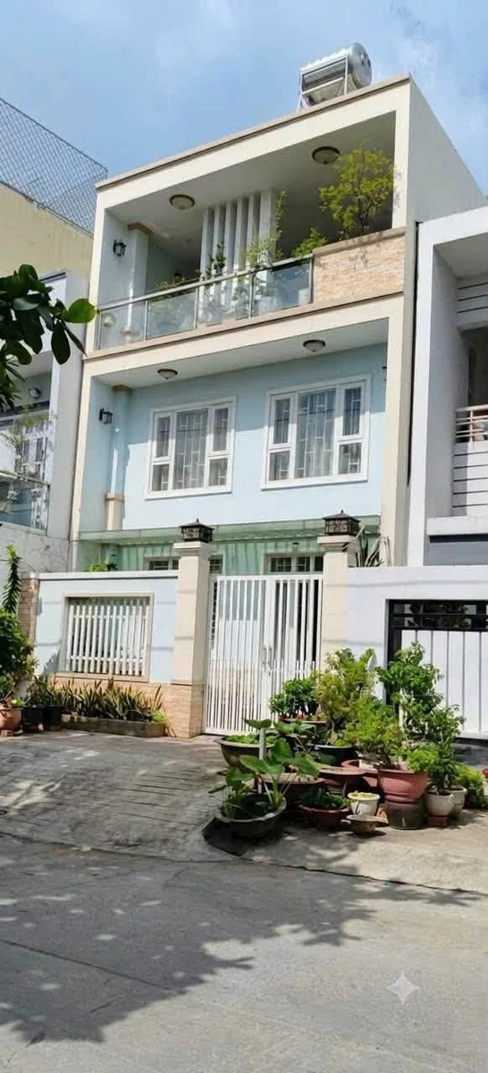 Bán nhà 3 tầng 124m2, 4PN, Bình Tân gần 9 tỷ - Ảnh 1