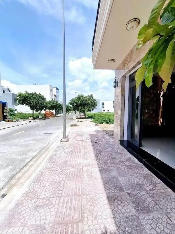 Bán nhà 1 trệt 2 lầu 5x16m, 4PN, full nội thất, KĐT The Sol City, Cần Giuộc - Ảnh thu nhỏ 2