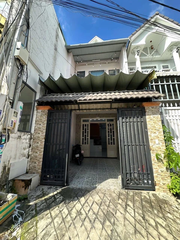 Bán nhà 70m2, 3 phòng ngủ, sân đậu ô tô, phường Bửu Hòa, giá 3,1 tỷ