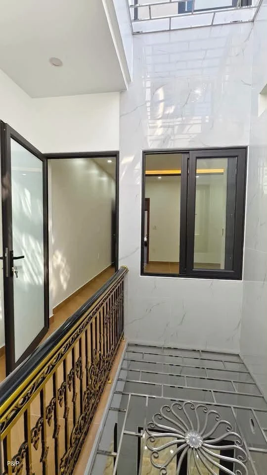 Bán nhà mặt đường Trung Hành 110m2, 4PN, 3,5 tầng thang máy, 9,5 tỷ - Ảnh thu nhỏ 3