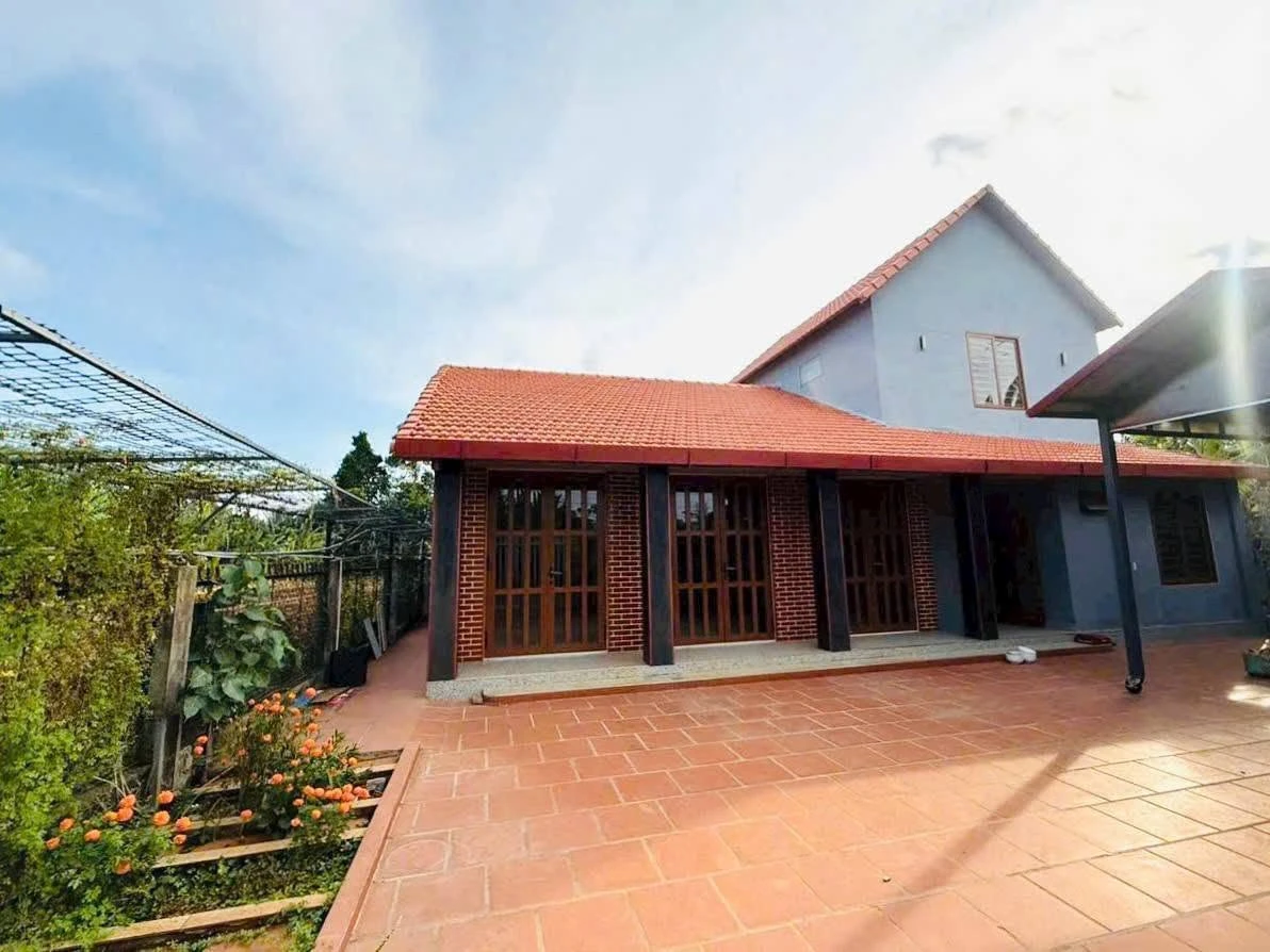 Bán nhà 1 trệt 1 lầu mặt tiền đường số 20 Hòa Long, TP Bà Rịa, 272m², 3,8 tỷ - Ảnh 1