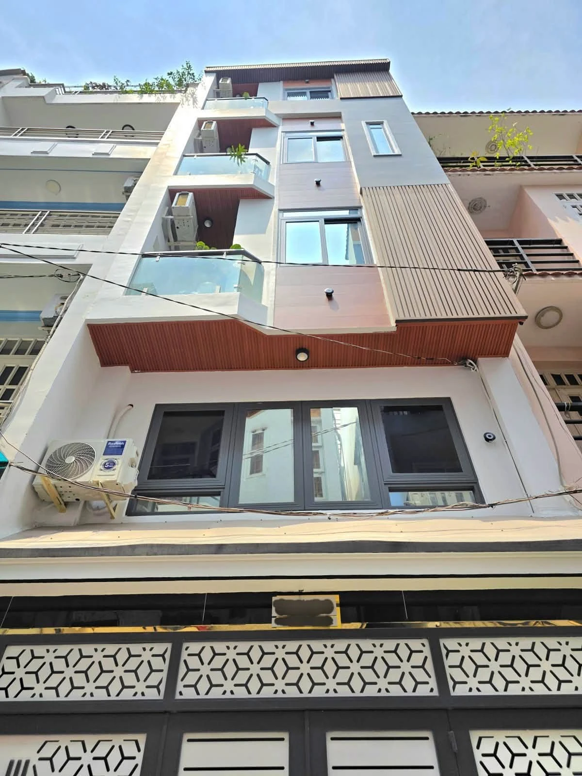 Bán nhà hẻm xe hơi 5 tầng 51m2 đường Thích Quảng Đức, Phú Nhuận, thu nhập 70tr/tháng - Ảnh 1