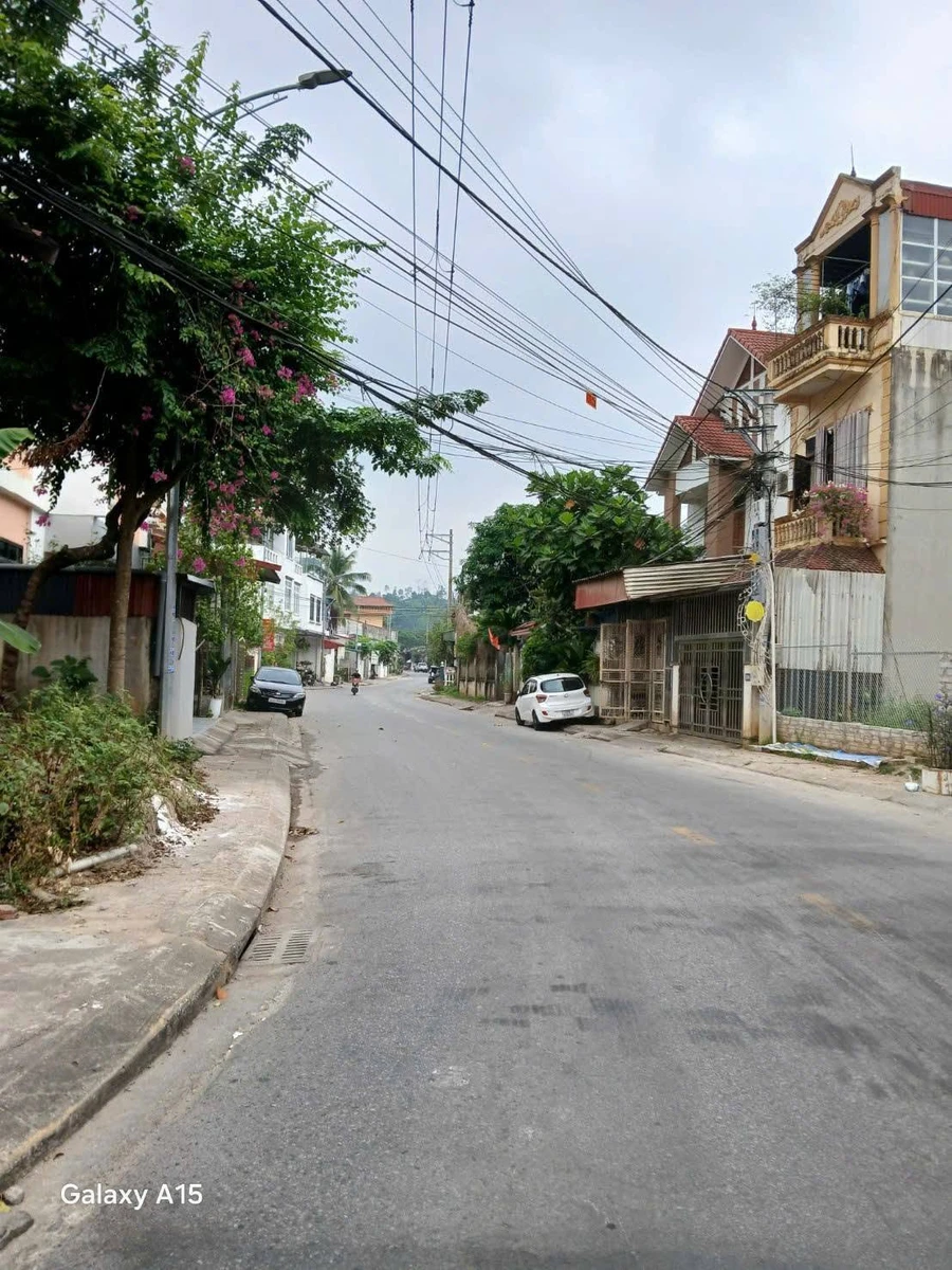 Bán nhà 3 tầng mặt tiền Hoàng Văn Thụ, 103.5m², 2,6 tỷ, Bình Tân - Ảnh thu nhỏ 2