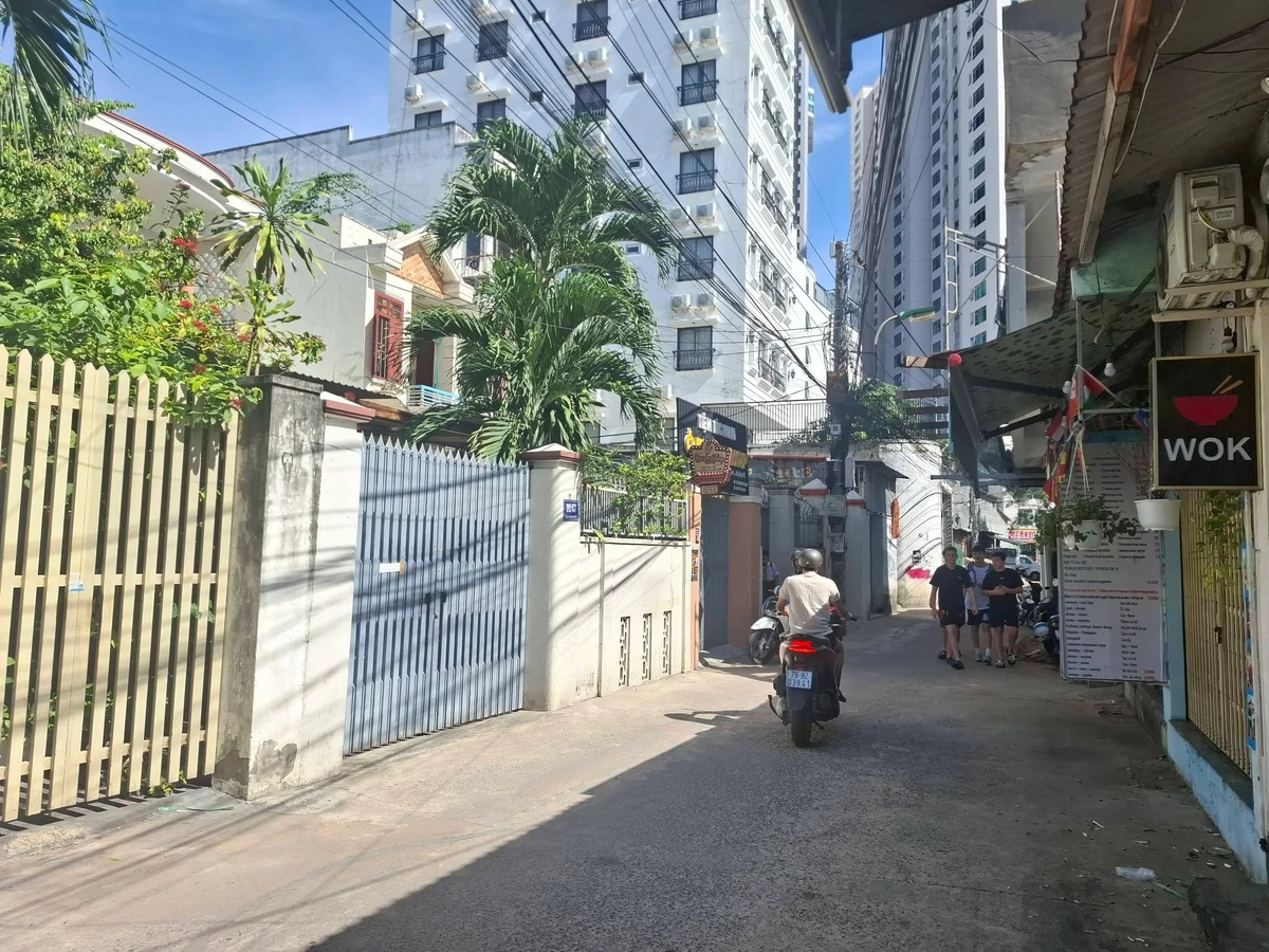 Bán nhà cũ 1 trệt 1 lầu 103m2 sát biển Hòn Chồng, đường Đoàn Trần Nghiệp, Nha Trang - Ảnh thu nhỏ 2