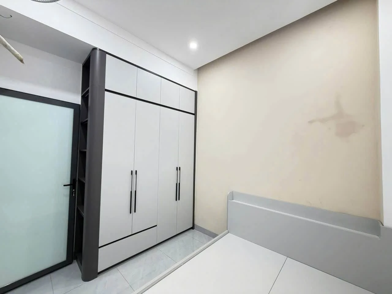 Bán nhà hẻm 451 Y Moan 81m² 2 phòng ngủ giá 1 tỷ - Ảnh 1