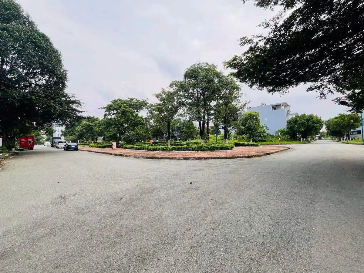 Bán biệt thự 300m2 đường N6 Dĩ An 13.5 tỷ - Ảnh thu nhỏ 4