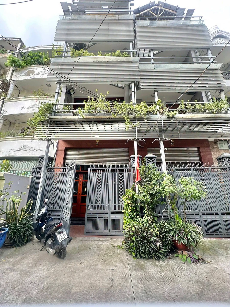 Bán nhà 2 căn 175m2, 8PN Ba Tháng 2, Quận 10 - Ảnh 1
