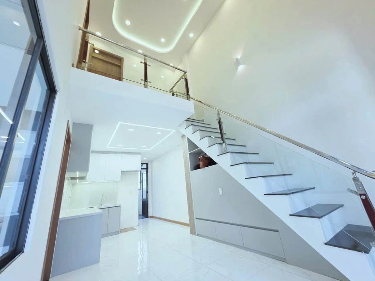 Bán nhà 2 tầng 65.8m² Xóm Chiếu Bình Tân, 3PN, giá 3.85 tỷ - Ảnh 1