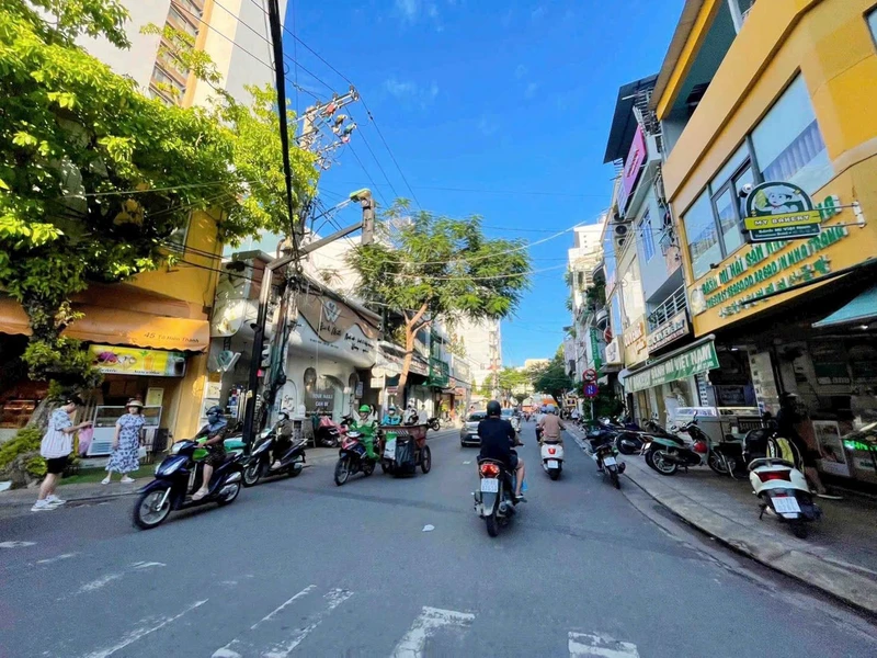 Bán nhà góc 2 mặt tiền 157m² Bạch Đằng, Nha Trang