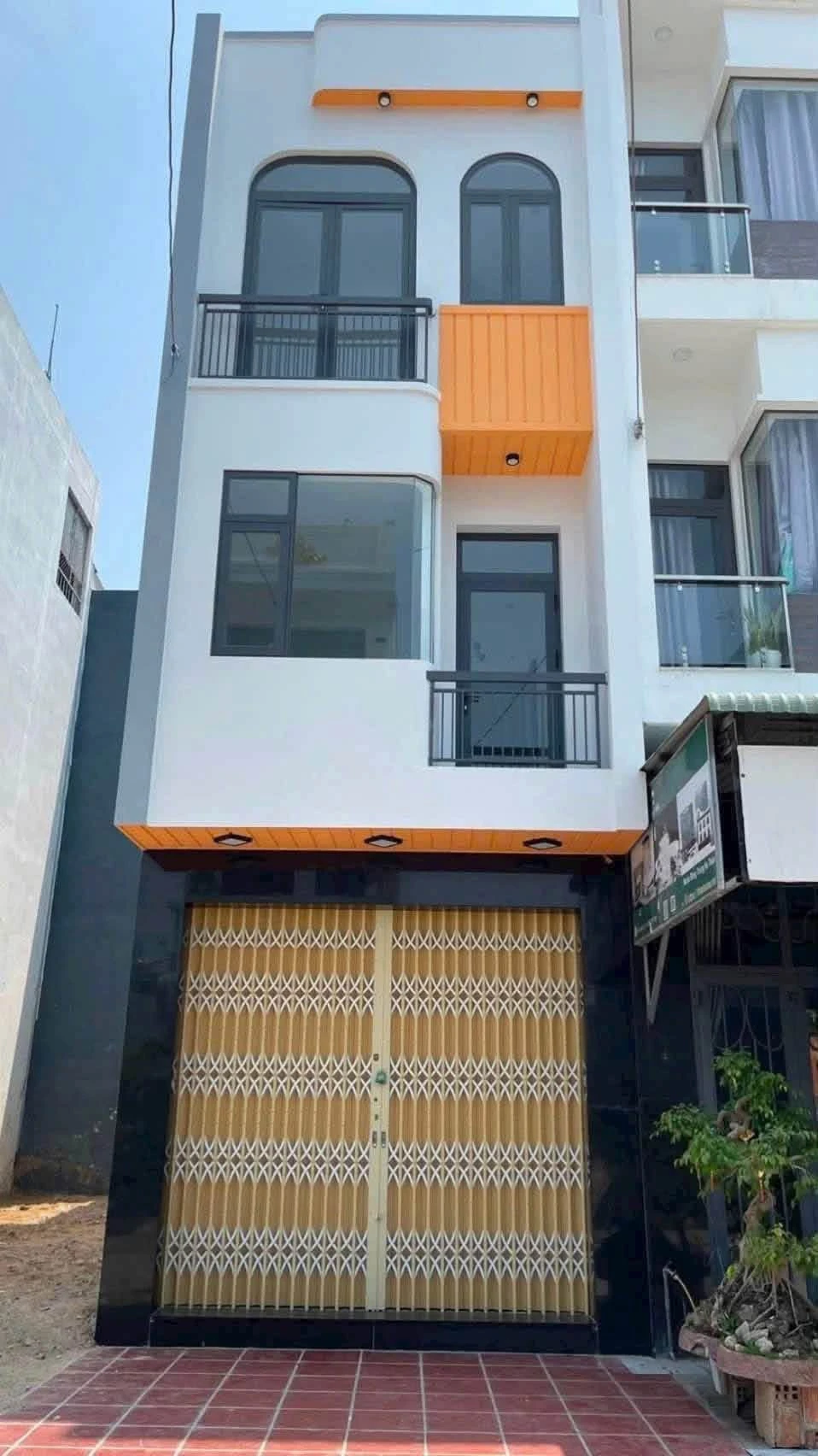 Bán nhà 3 tầng mặt tiền 120m² Hà Thanh 2, Quy Nhơn 3 tỷ - Ảnh 1