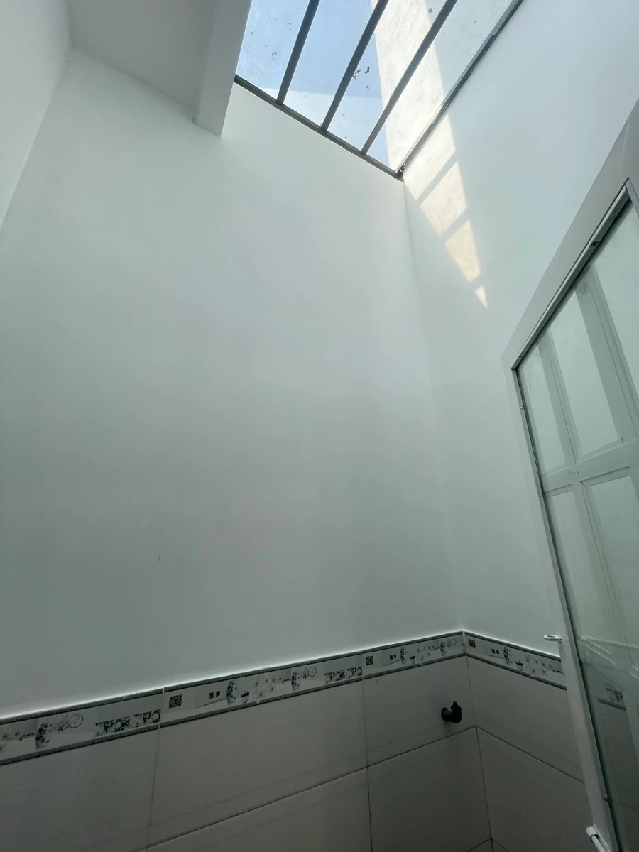 Bán nhà 4x11m 2PN 2WC sẵn nội thất đường ĐT824 giáp Hóc Môn, giá 625 triệu - Ảnh thu nhỏ 3