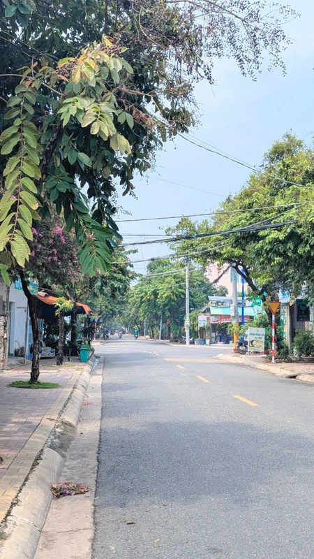 Bán đất mặt tiền Hàn Thuyên 100m2 thổ cư