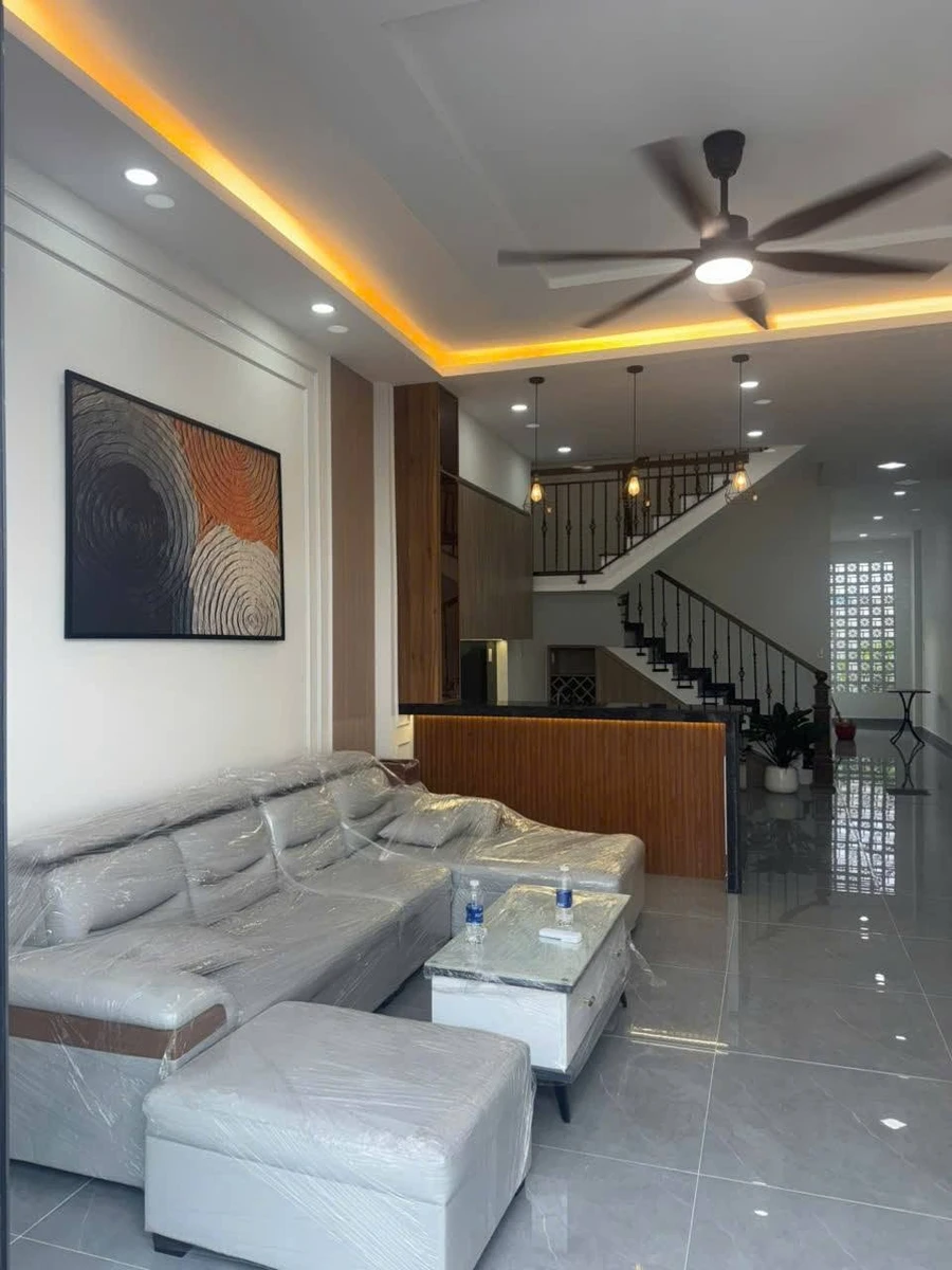 Bán nhà mới 3PN, 130m² Mỹ Hạnh Bắc, giáp ranh Hóc Môn - 2 tỷ 980 triệu - Ảnh thu nhỏ 2