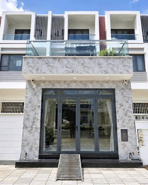 Bán nhà 1 trệt 2 lầu 100m2 An Giang 3.9 tỷ