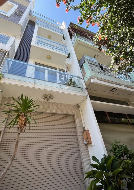 Nhà phố 6 phòng ngủ 61.3m² Lạc Long Quân Quận 11, 11 tỷ