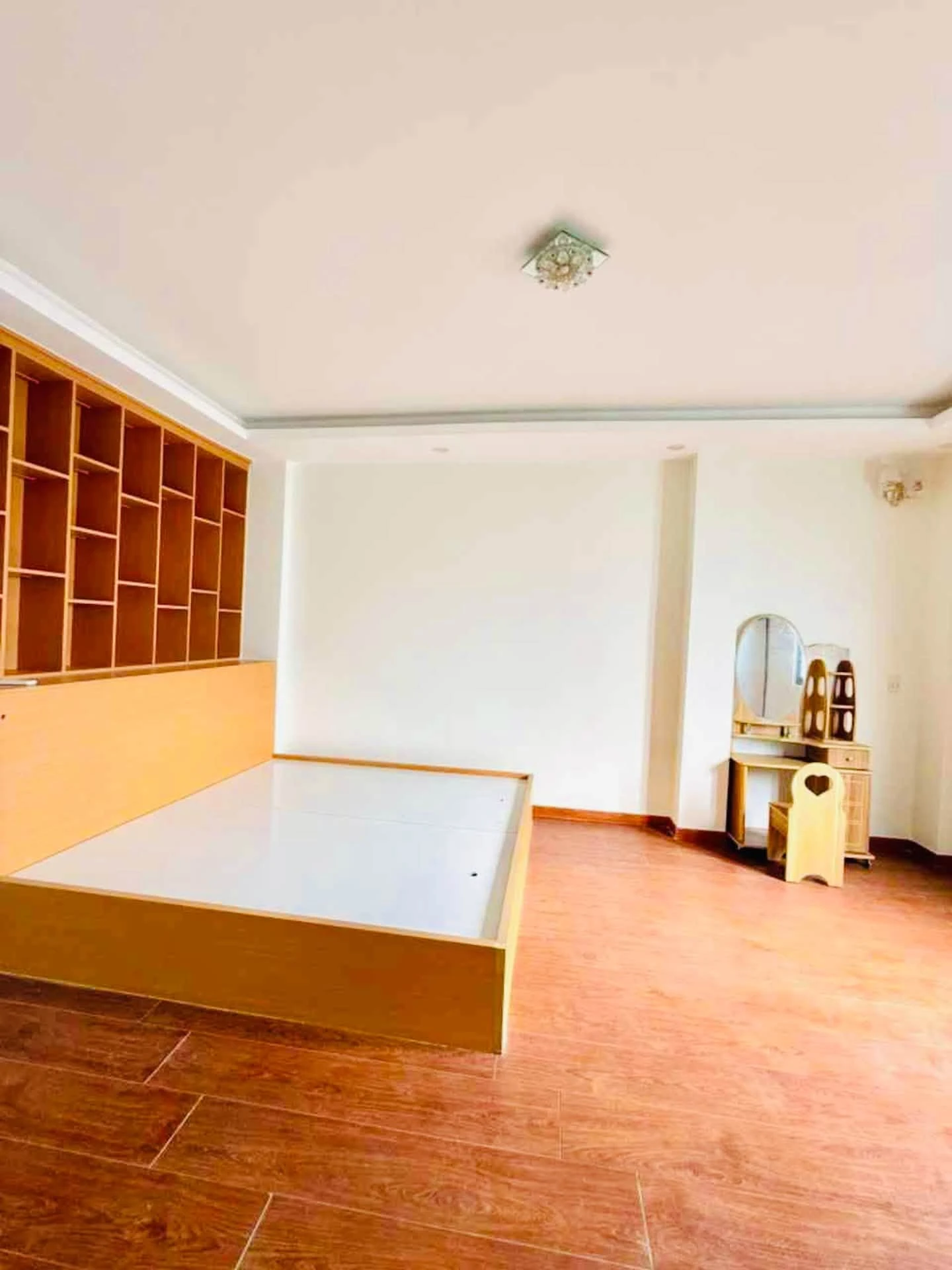 Bán nhà mặt tiền kinh doanh 117,2m² ngang 6m gần KCN Sóng Thần, Dĩ An, giá 6,9 tỷ - Ảnh 1