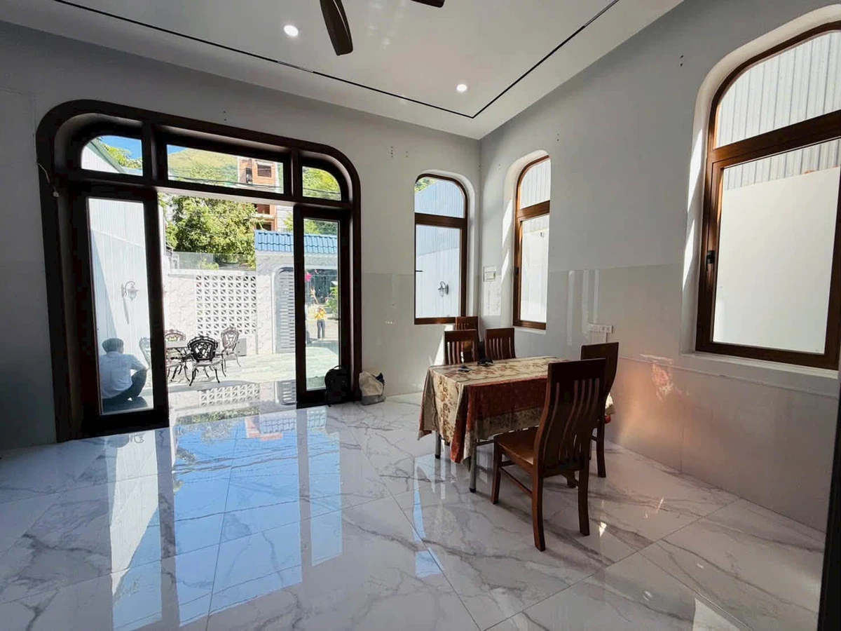 Bán nhà mái Thái mặt tiền 137,6m² Nguyễn Chích, Nha Trang, giá 11,5 tỷ - Ảnh thu nhỏ 3