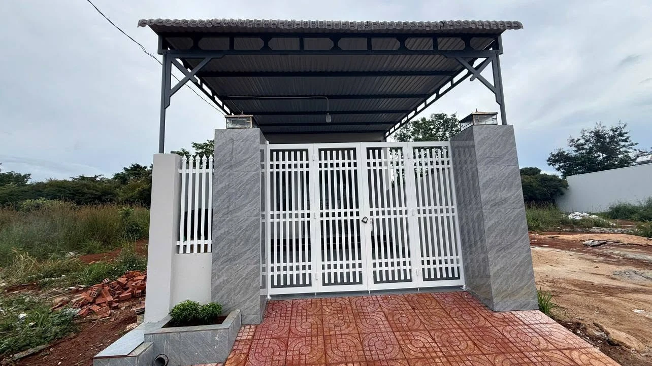 Bán nhà mới 140m² đất thổ cư tại Buôn Hồ, Đắk Lắk 2,65 tỷ - Ảnh 1
